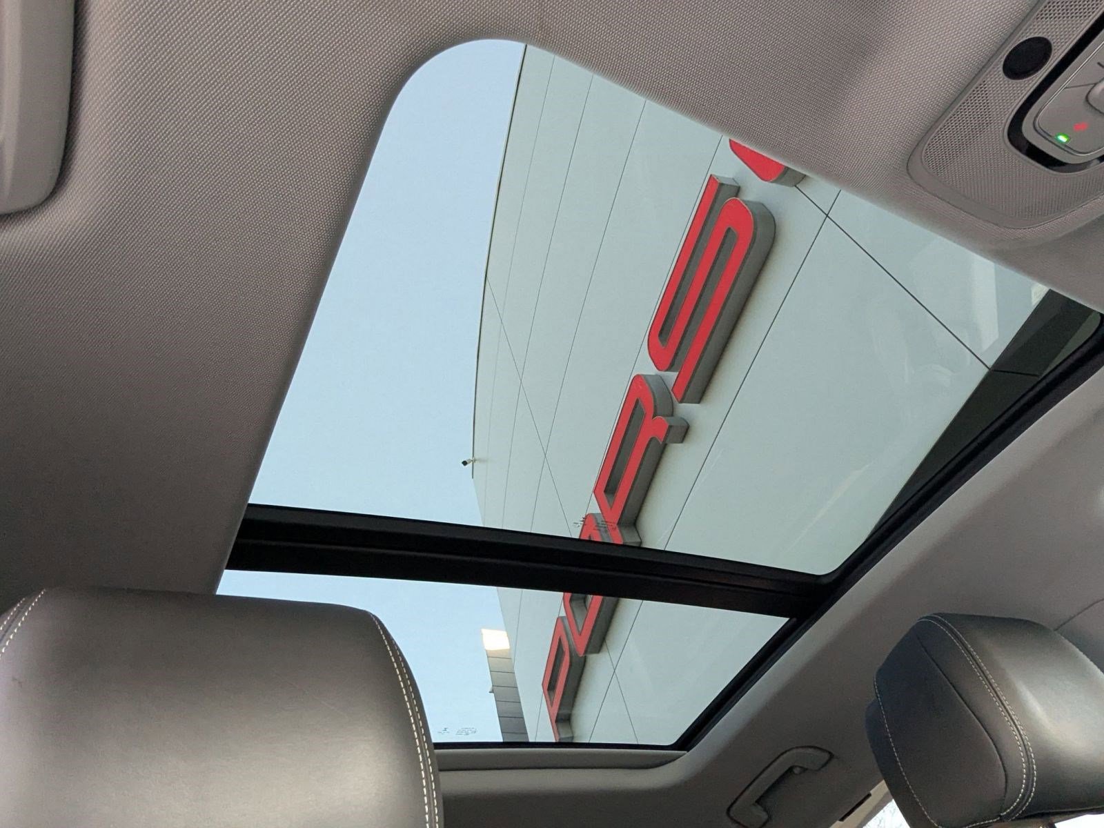 Used 2021 Audi e-tron Prestige w/ Prestige Package image 23