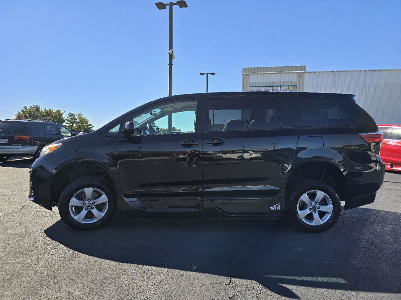 Used 2018 Toyota Sienna LE FWD image 4
