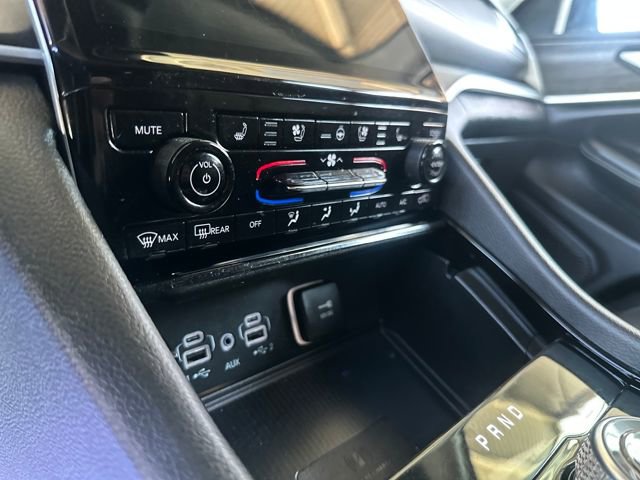 Used 2023 Jeep Grand Cherokee L Limited w/ Luxury Tech Group II image 17