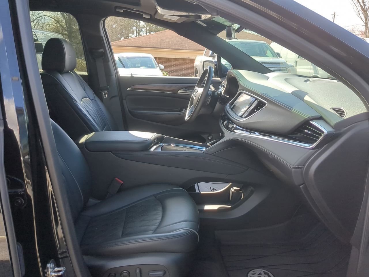 Used 2023 Buick Enclave Avenir w/ Avenir Technology Package image 29