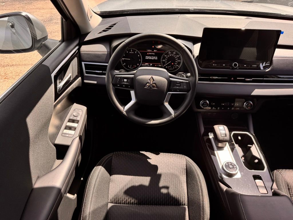 New 2026 Mitsubishi Outlander ES image 18