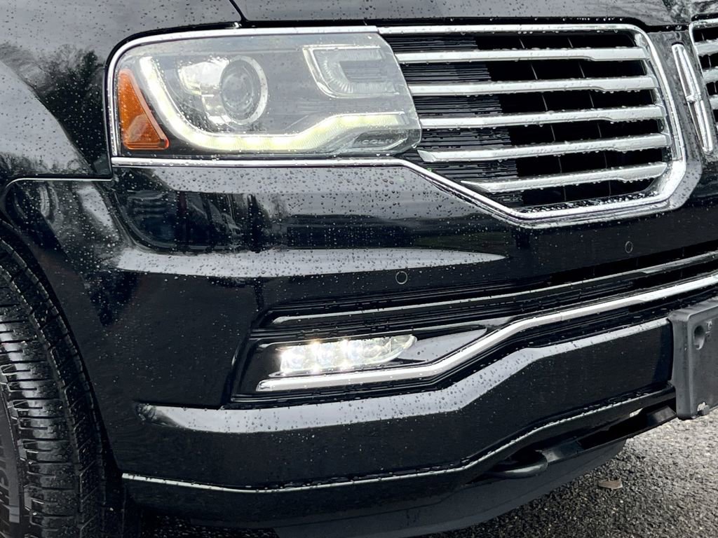 Used 2016 Lincoln Navigator Select image 10