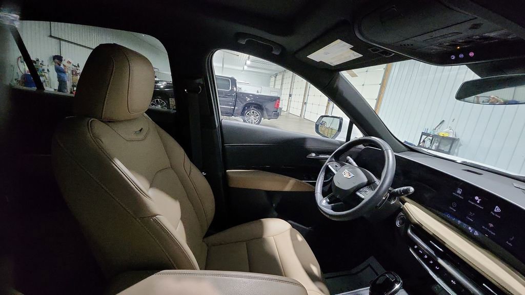 Used 2024 Cadillac XT4 Premium Luxury image 13