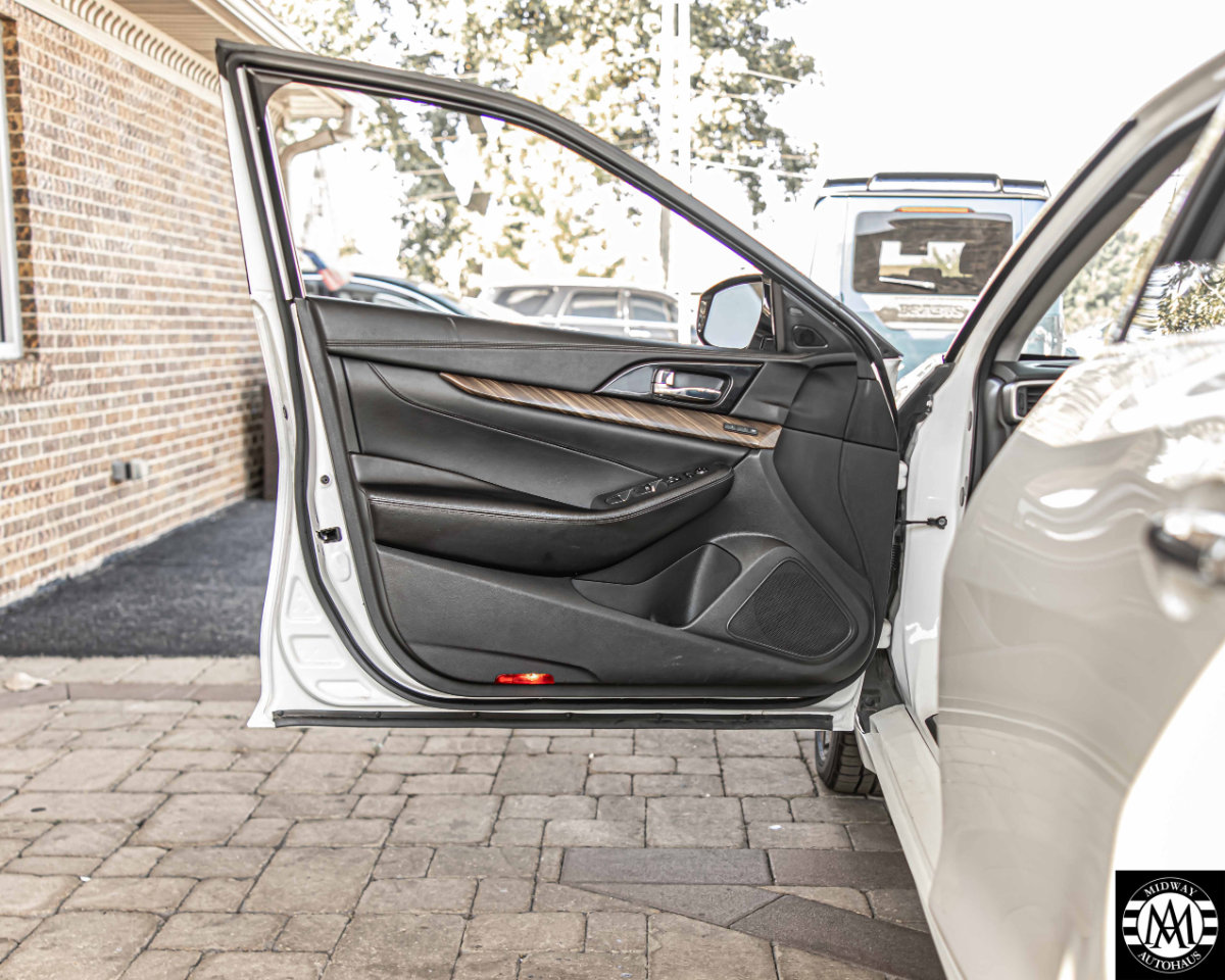 Used 2016 Nissan Maxima Platinum image 29