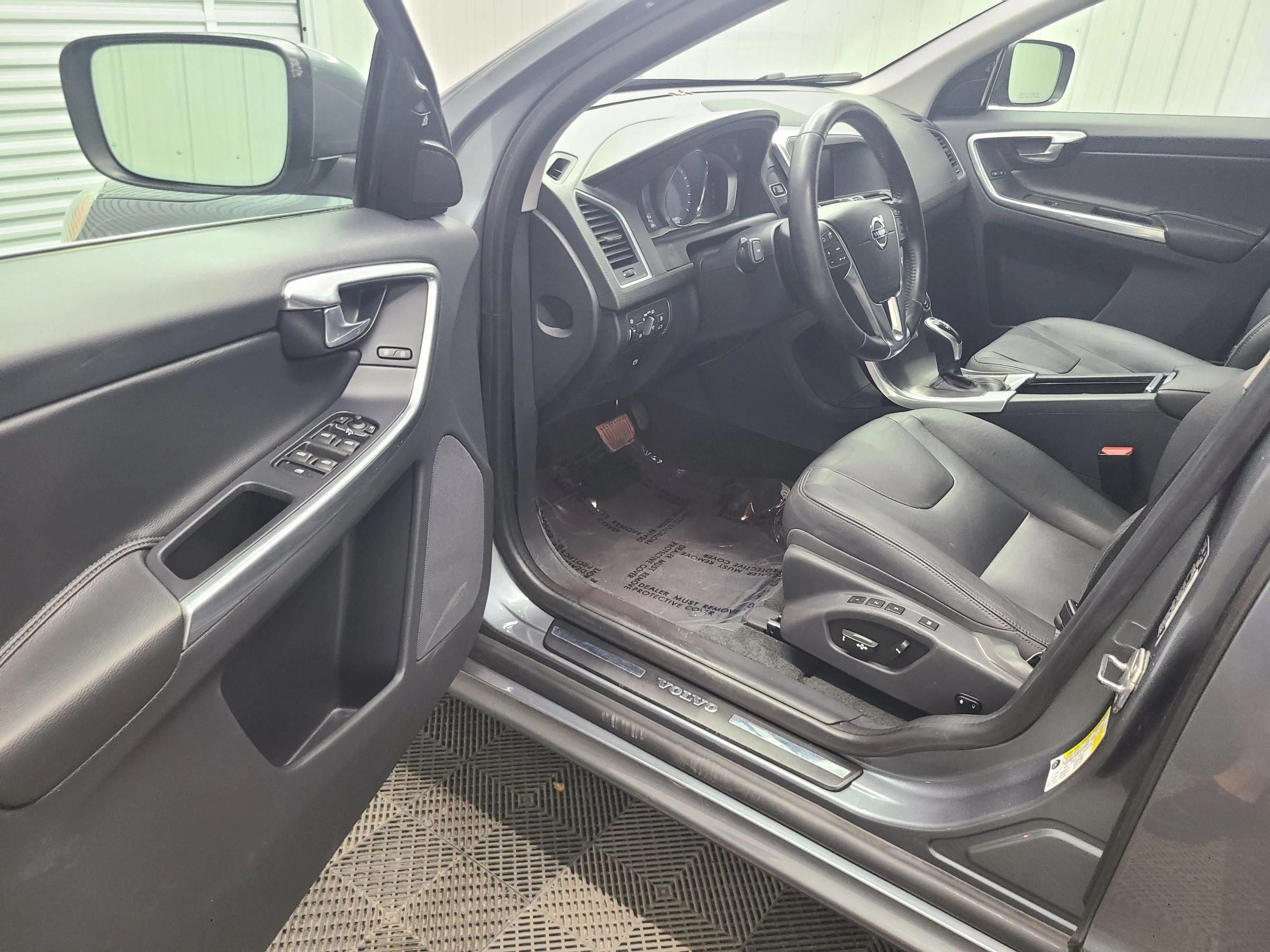 Used 2016 Volvo XC60 T5 Platinum w/ Climate Package AWD/4WD image 21