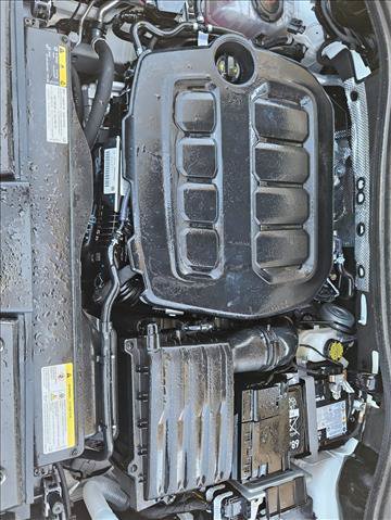 Certified 2025 Volkswagen Tiguan SE FWD image 21
