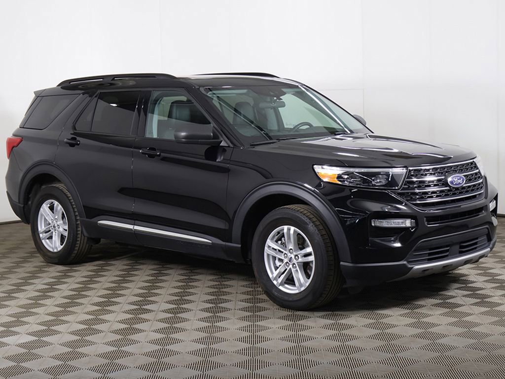 Used 2024 Ford Explorer XLT w/ Equipment Group 202A AWD/4WD image 2