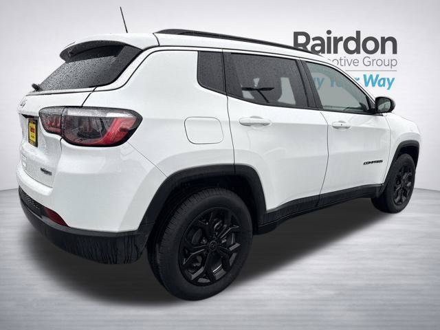 Used 2025 Jeep Compass Latitude AWD/4WD image 7