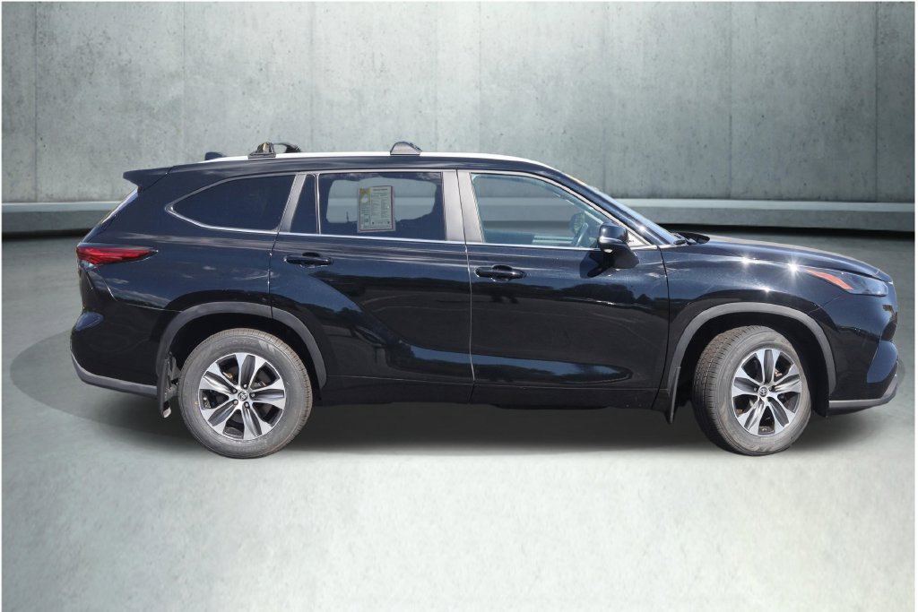Used 2023 Toyota Highlander XLE AWD/4WD image 22