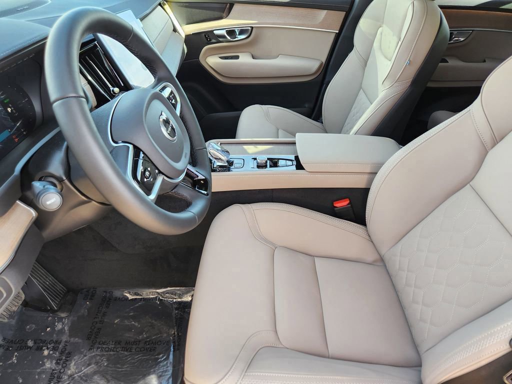 New 2026 Volvo XC90 T8 Plus w/ Protection Package Premier image 4