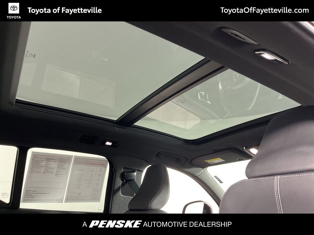 Used 2023 Volvo XC40 Recharge Plus image 6