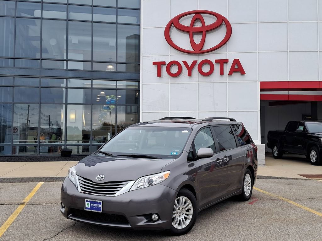 Used 2015 Toyota Sienna XLE w/ XLE Navigation Package FWD image 1