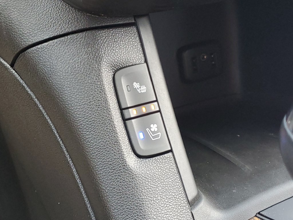Certified 2019 GMC Acadia Denali w/ Technology Package FWD image 29