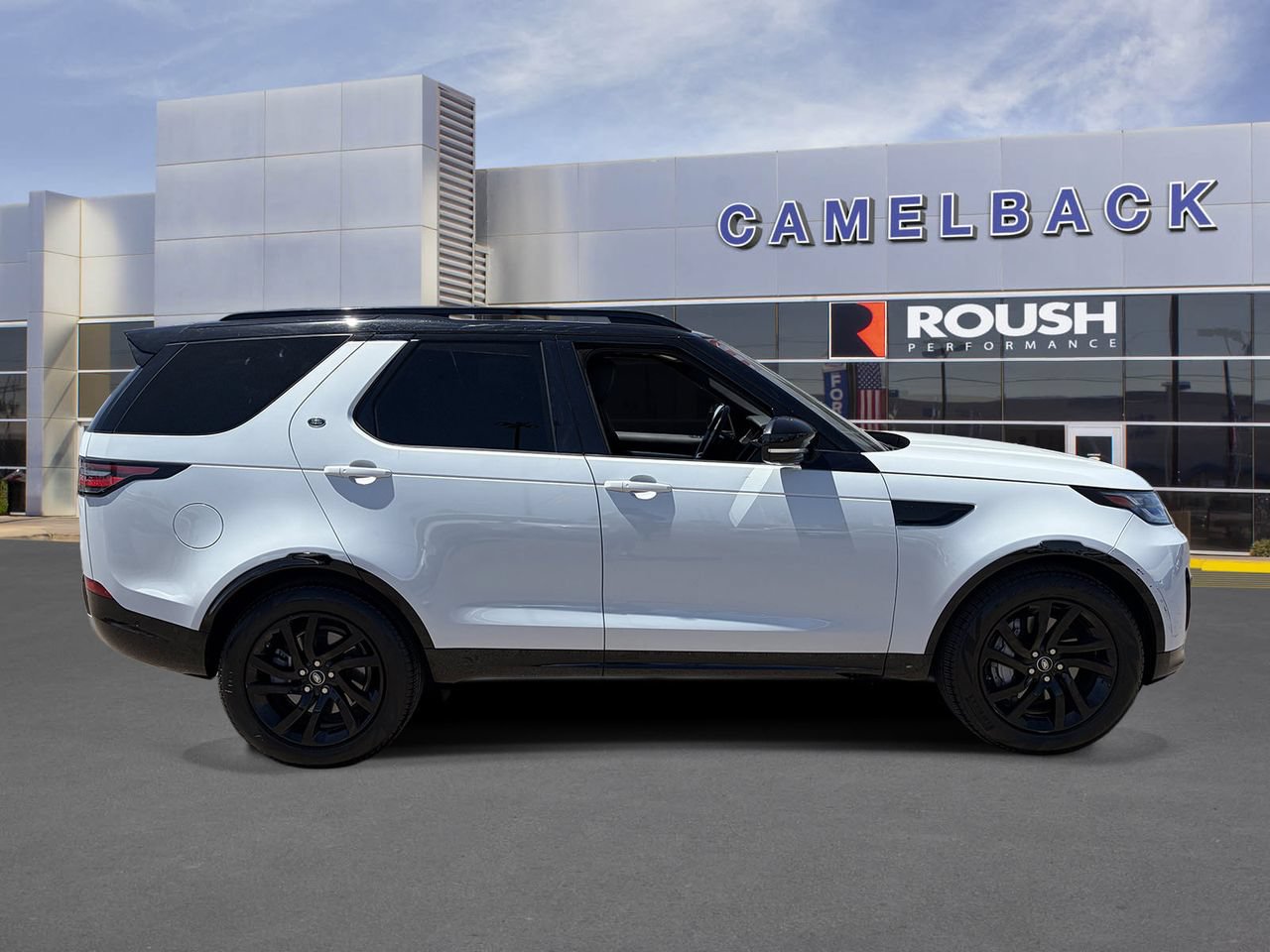 Used 2020 Land Rover Discovery Landmark AWD/4WD image 7