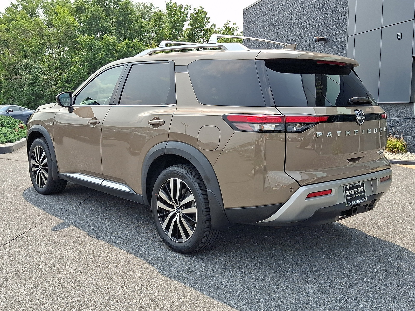 Certified 2023 Nissan Pathfinder Platinum w/ Cargo Package AWD/4WD image 5