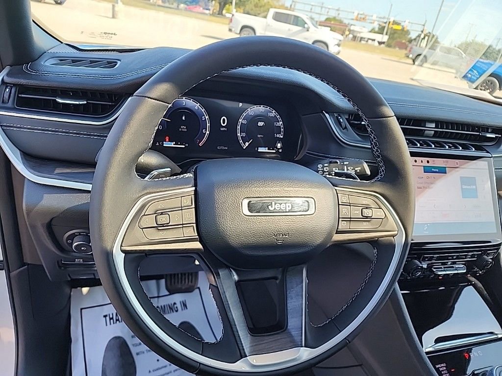 Used 2024 Jeep Grand Cherokee Limited image 11