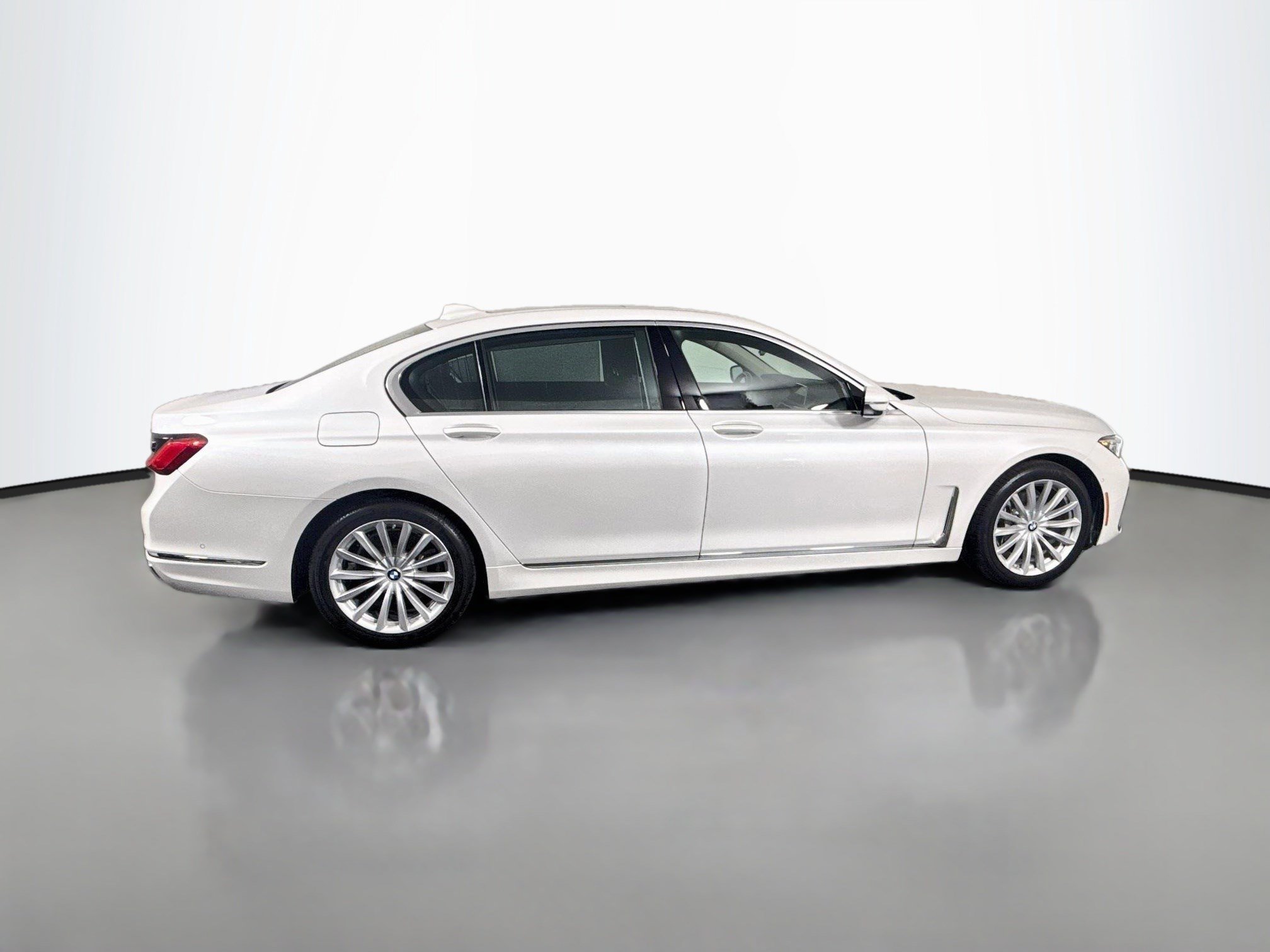 Used 2020 BMW 740i RWD image 11