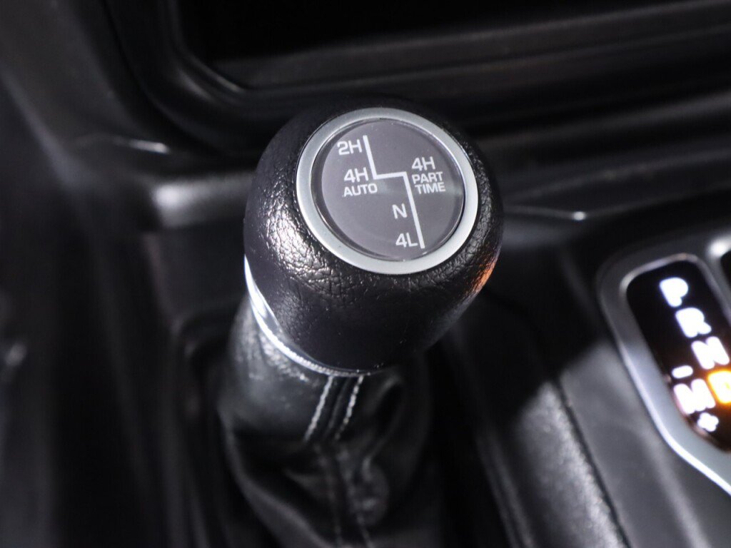 Used 2024 Jeep Wrangler Unlimited w/ Convenience Group AWD/4WD image 28