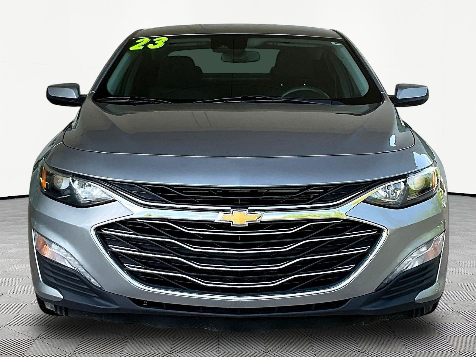 Used 2023 Chevrolet Malibu LT FWD image 2