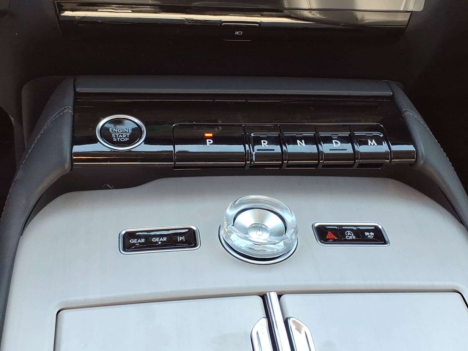 New 2026 Lincoln Navigator L Premier AWD/4WD image 21