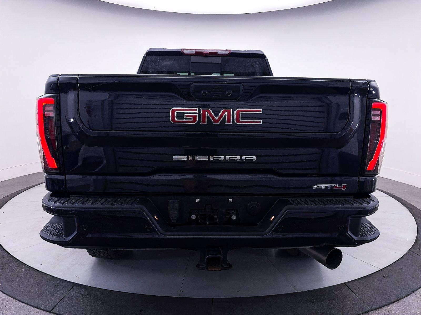 Used 2024 GMC Sierra 2500 AT4 w/ AT4 Preferred Package AWD/4WD image 17