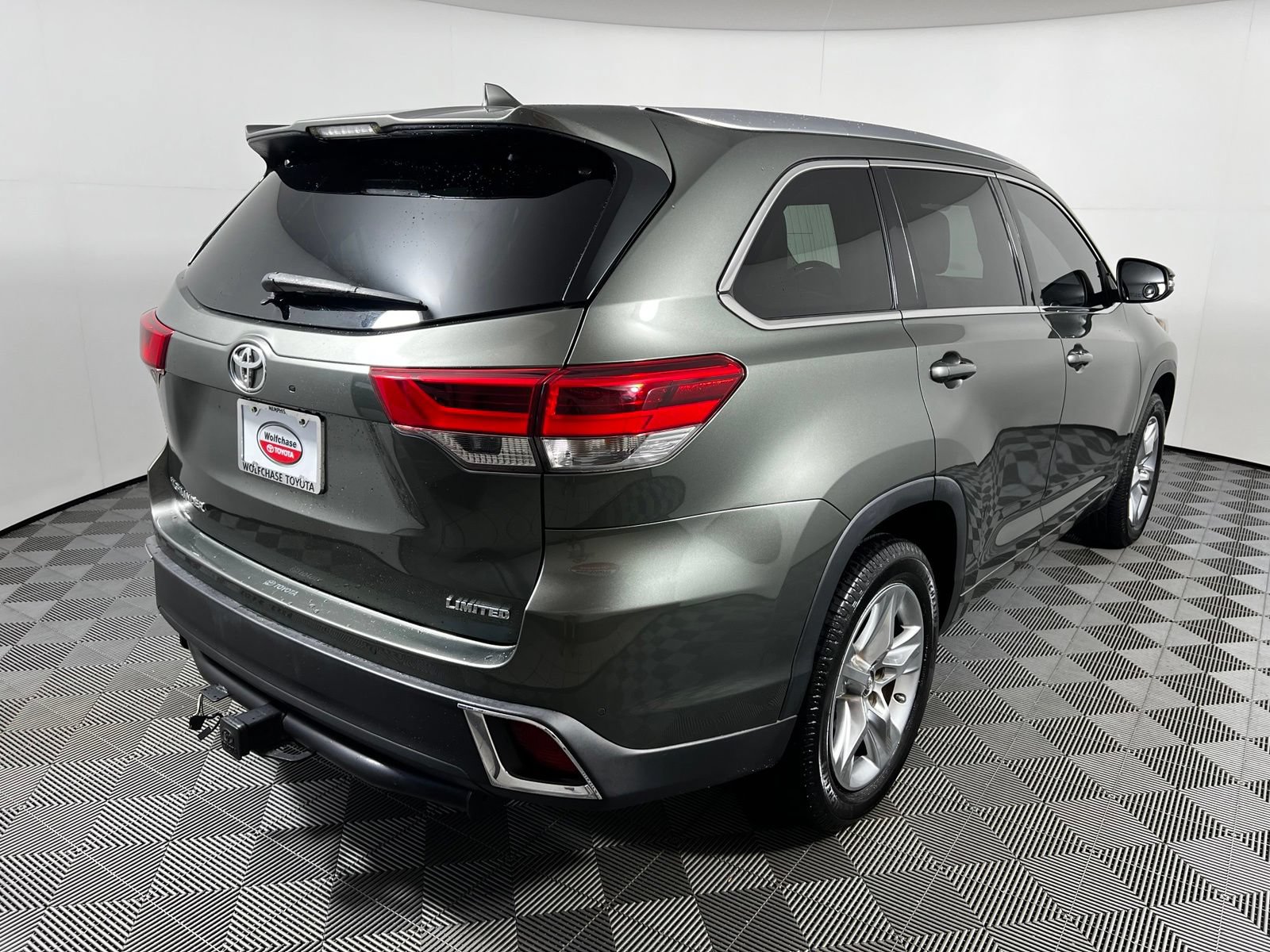 Certified 2017 Toyota Highlander Limited FWD image 5