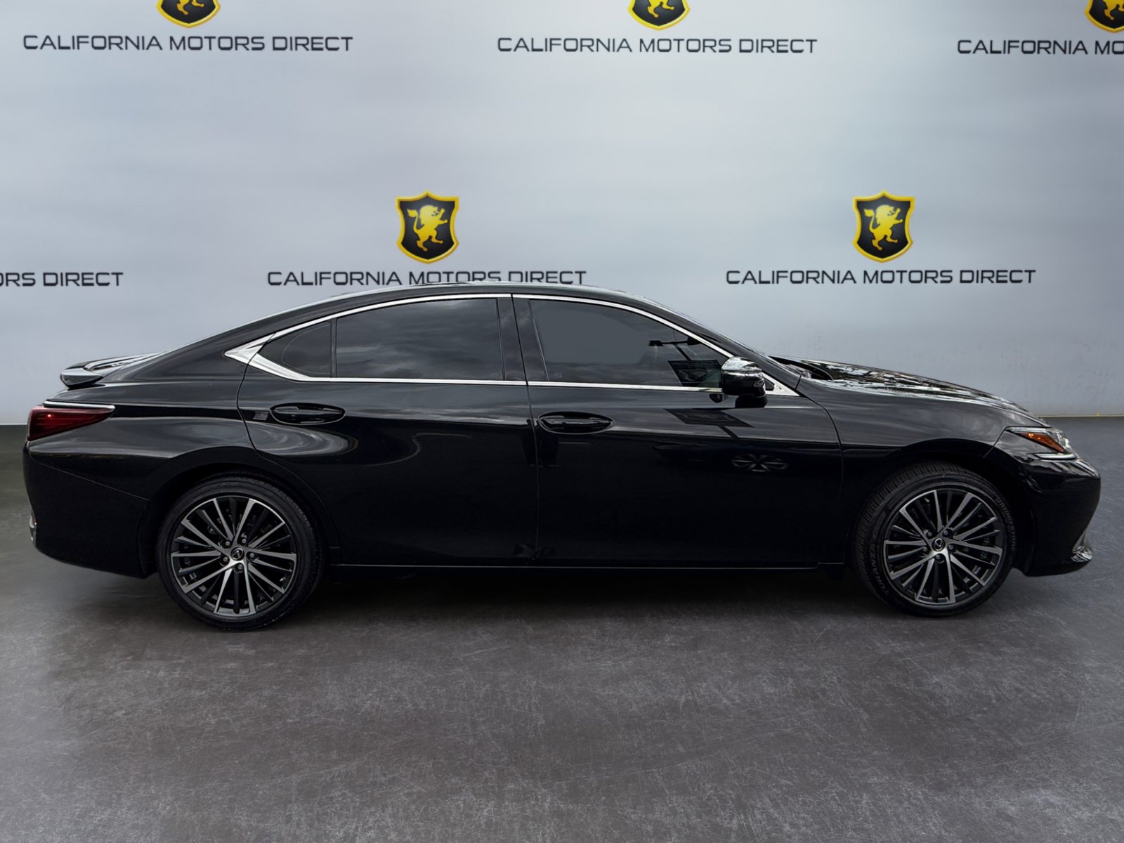 Used 2024 Lexus ES 300h w/ Premium Package FWD image 6