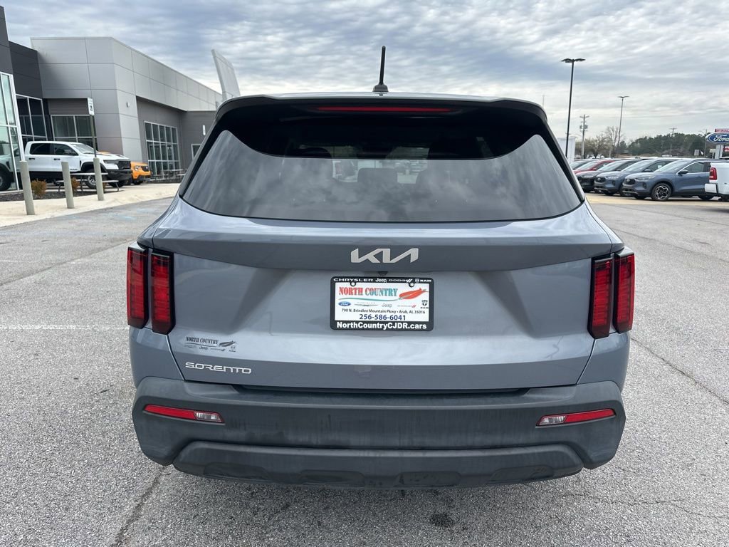 Used 2023 Kia Sorento LX image 6