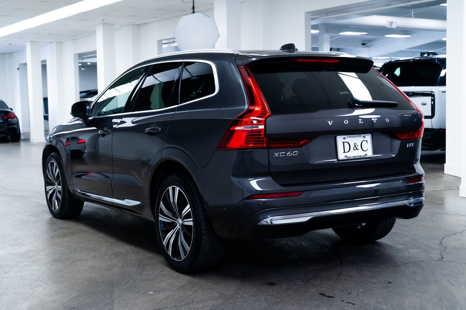 Used 2023 Volvo XC60 B5 Plus AWD/4WD image 4