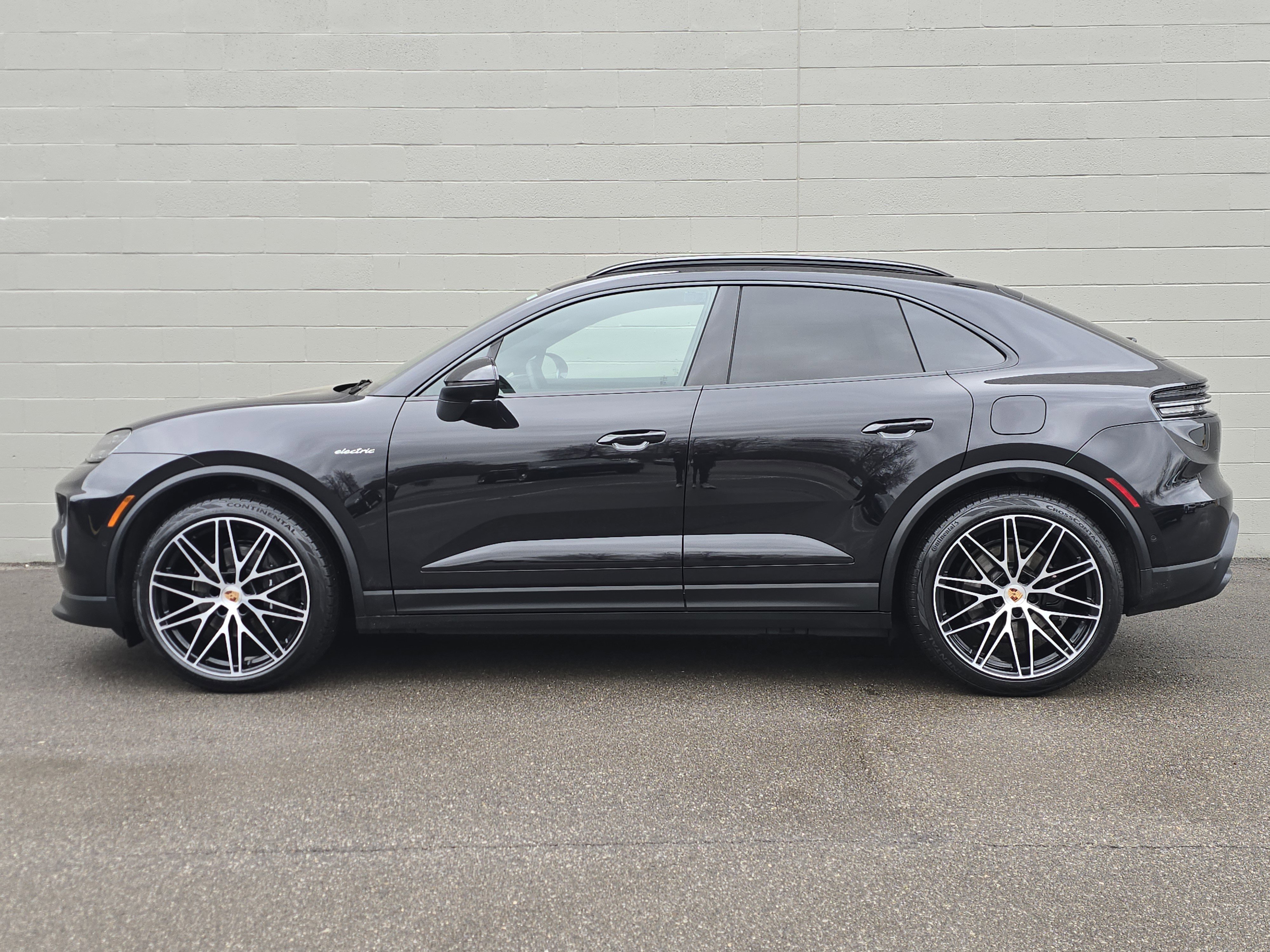 New 2026 Porsche Macan 4 Electric image 2
