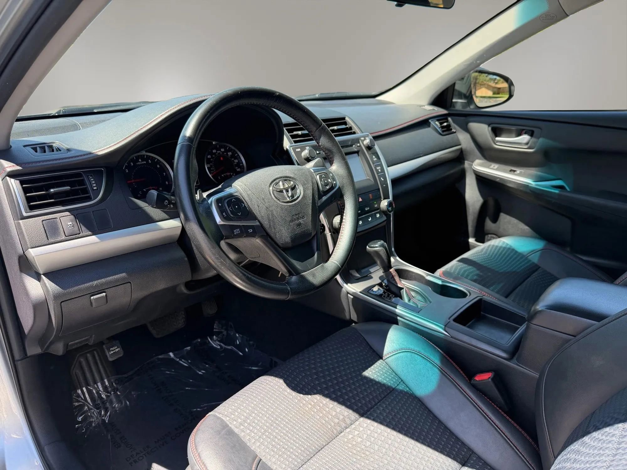 Used 2015 Toyota Camry SE FWD image 14