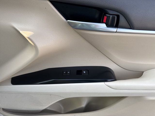 Used 2020 Toyota Camry LE image 13