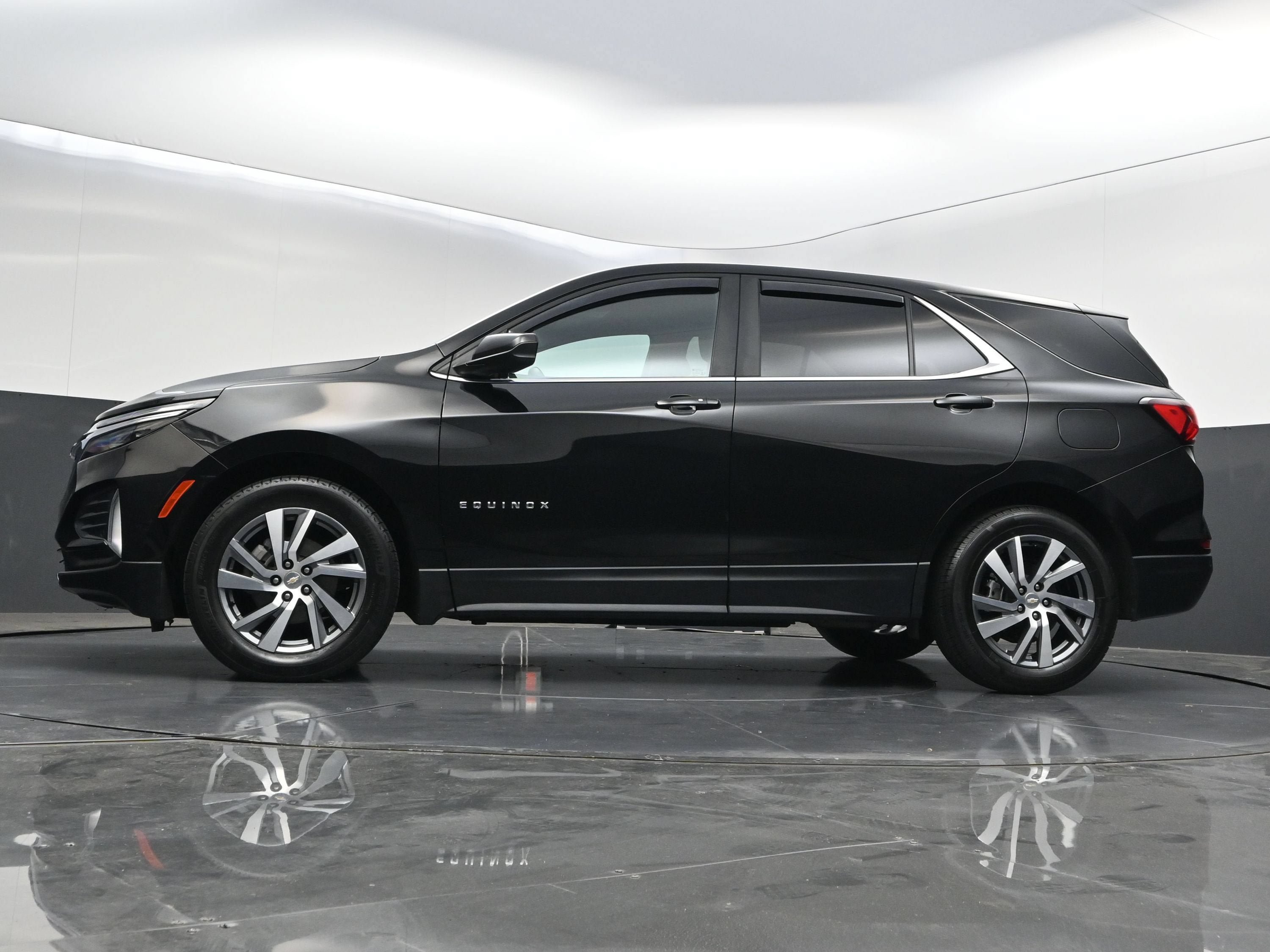 Used 2022 Chevrolet Equinox LT FWD image 38