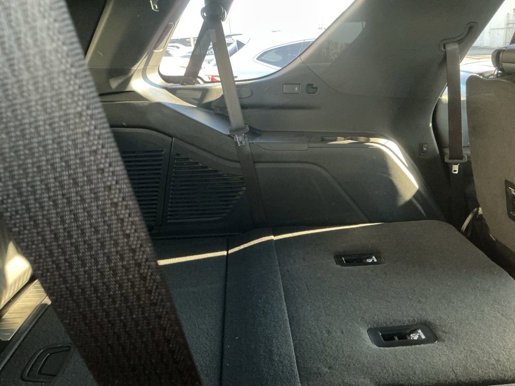 Used 2025 GMC Yukon AT4 w/ AT4 Premium Package image 9