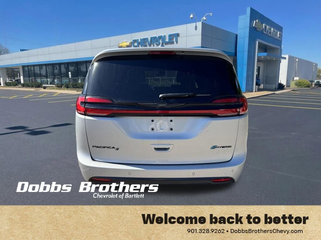 Used 2022 Chrysler Pacifica Limited w/ Uconnect Theater Family Group FWD image 6