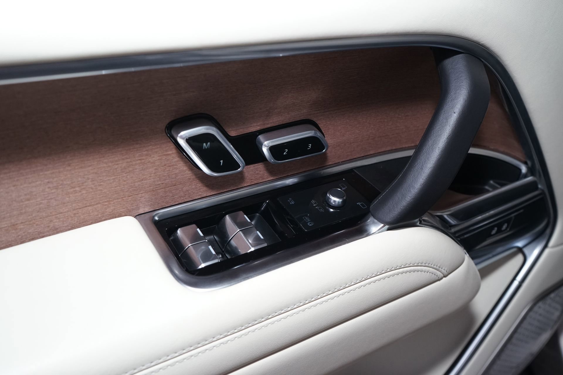 Used 2023 Land Rover Range Rover Autobiography AWD/4WD image 33