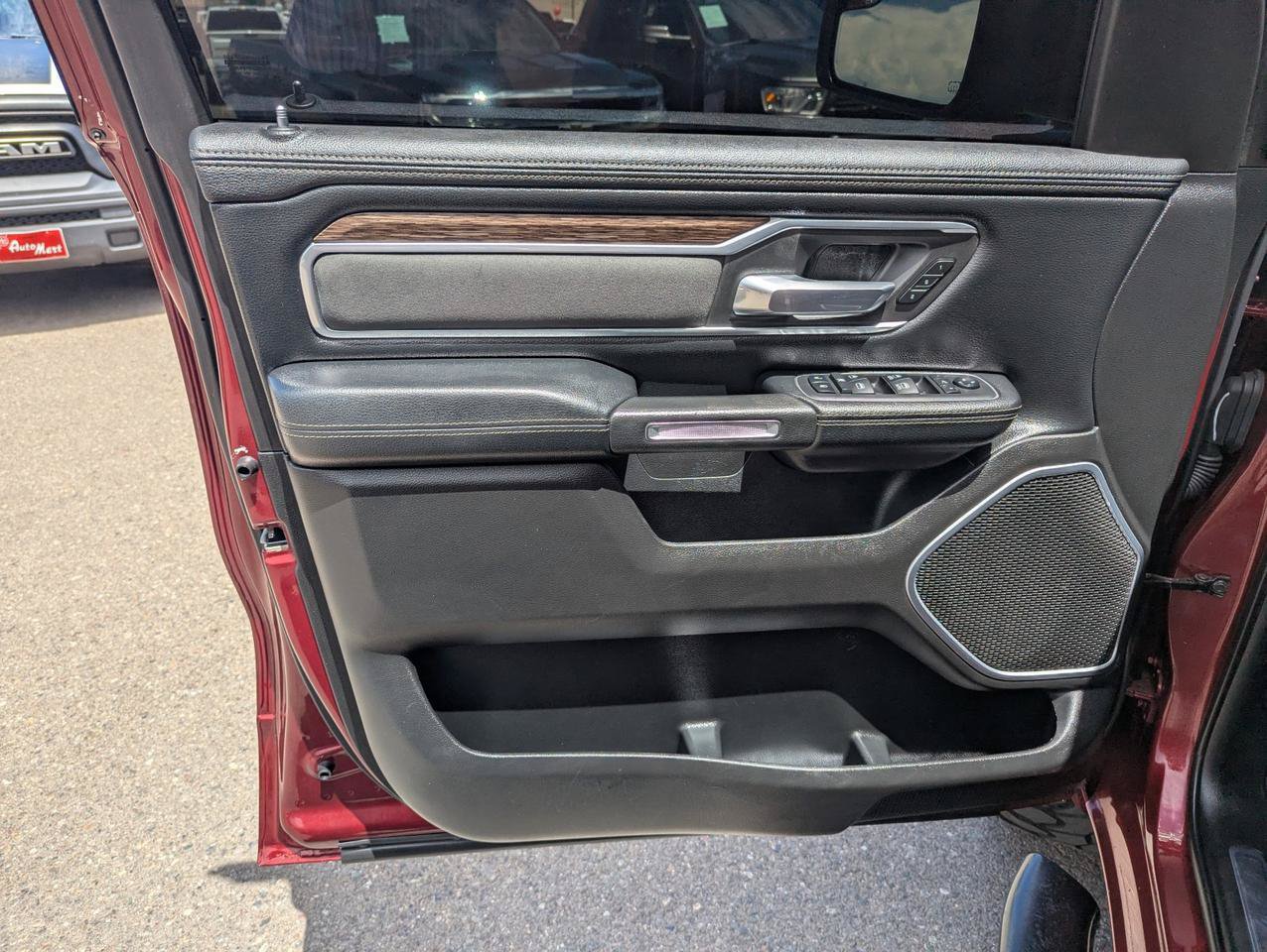 Used 2019 RAM 1500 Laramie AWD/4WD image 9
