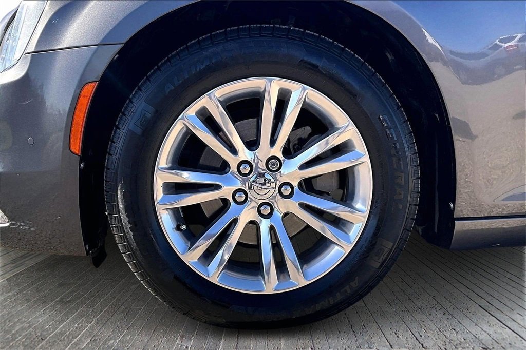 Used 2021 Chrysler 300 Touring L image 8