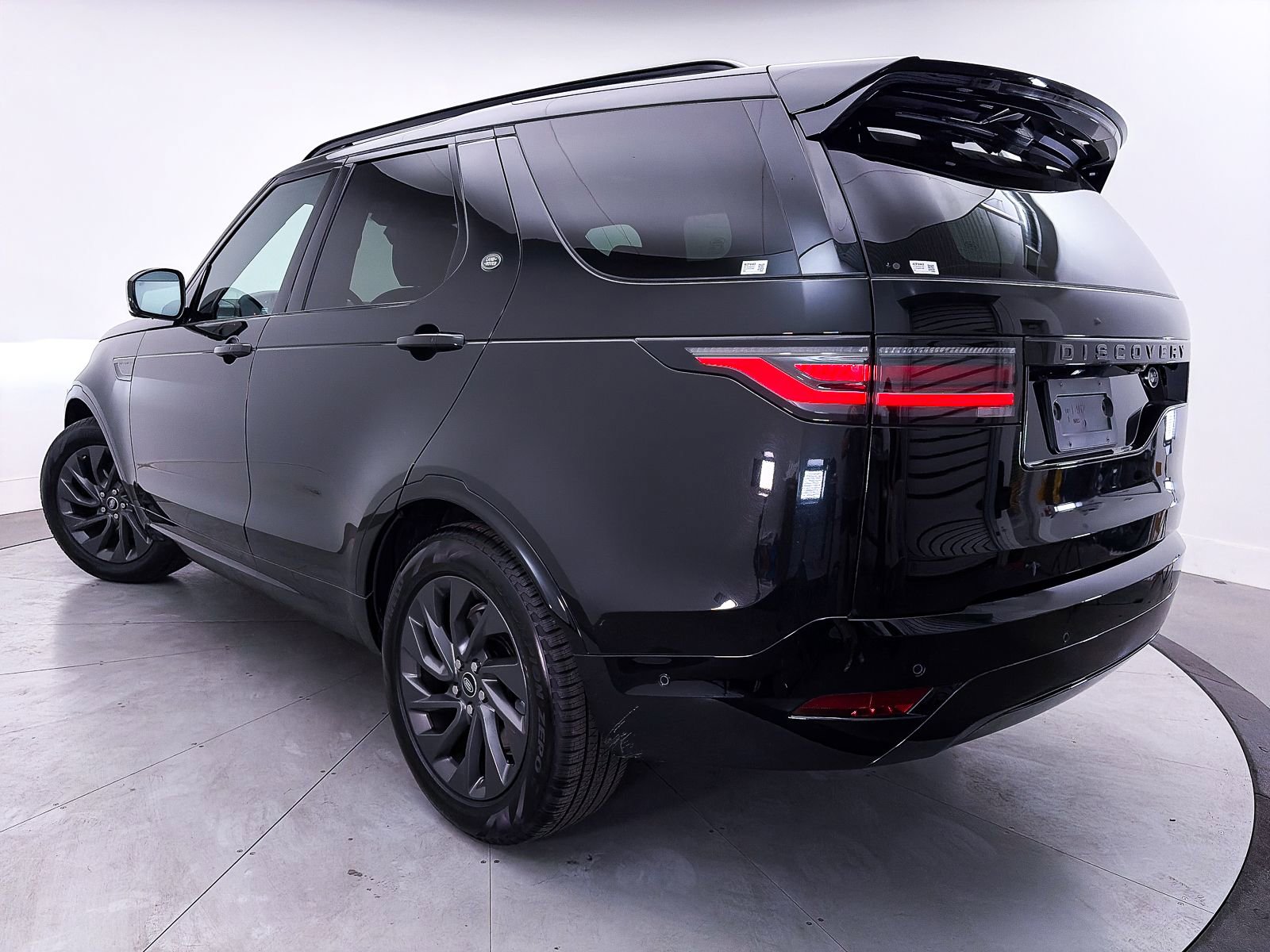 Used 2023 Land Rover Discovery S R-Dynamic AWD/4WD image 2