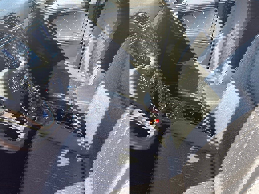 New 2024 Volkswagen Tiguan SE image 10