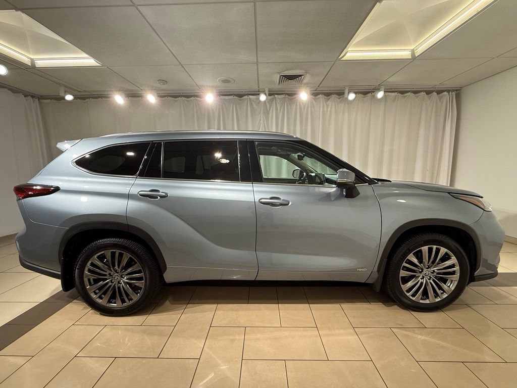 Certified 2024 Toyota Highlander Platinum AWD/4WD image 6