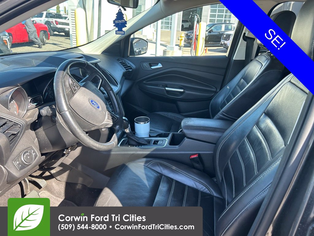 Used 2017 Ford Escape SE w/ SE Leather Comfort Package AWD/4WD image 2