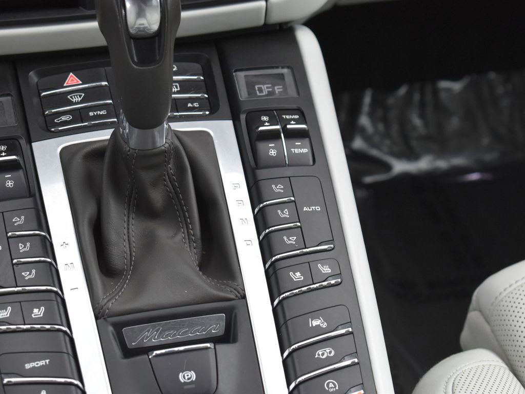 Used 2020 Porsche Macan Turbo image 24