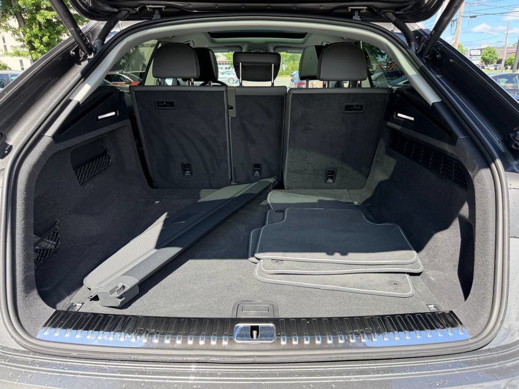 Used 2025 Audi Q8 Premium w/ Convenience Package AWD/4WD image 30