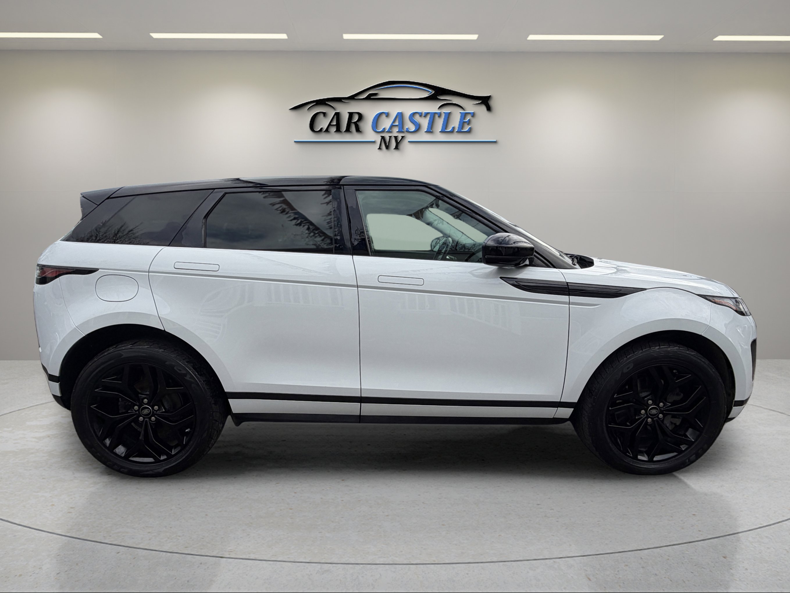 Used 2020 Land Rover Range Rover Evoque S image 6