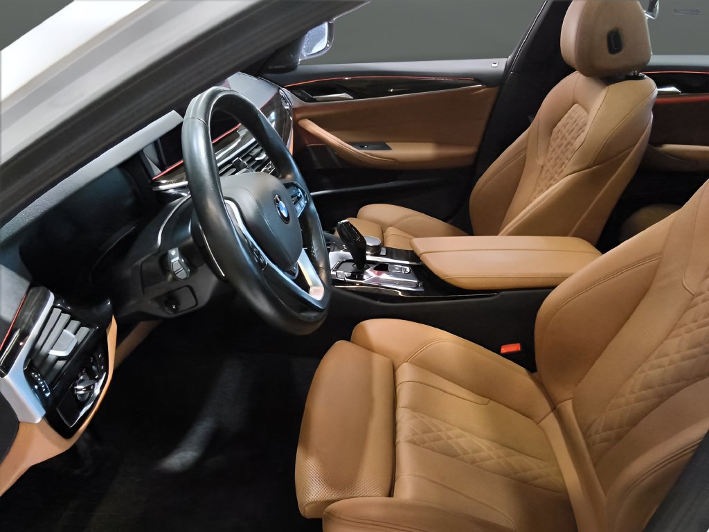 Used 2023 BMW 530i xDrive w/ Premium Package AWD/4WD image 6