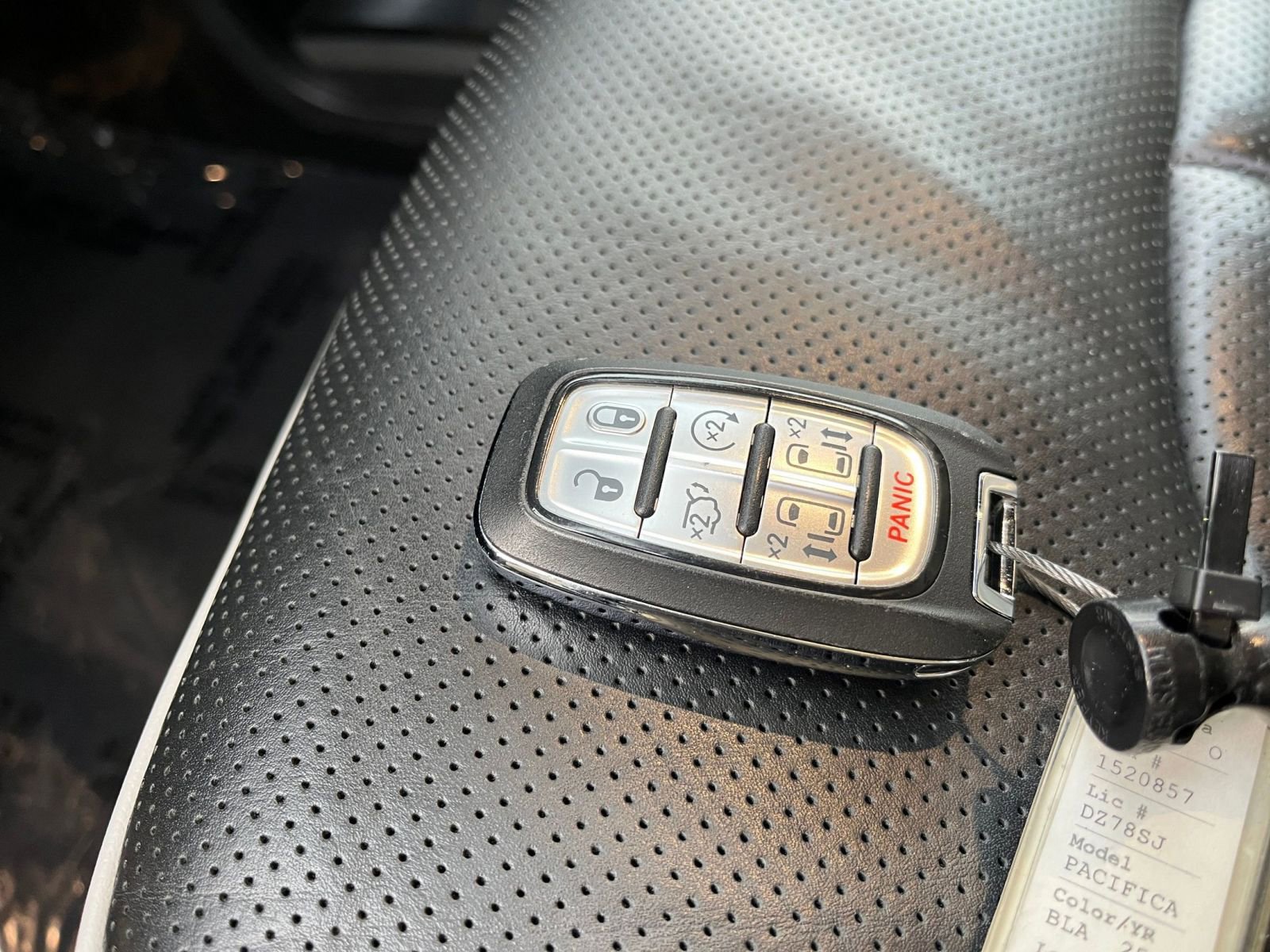 Used 2025 Chrysler Pacifica Limited image 28