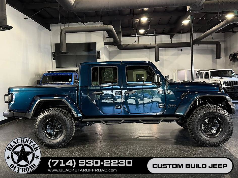 Used 2025 Jeep Gladiator Sport AWD/4WD image 1