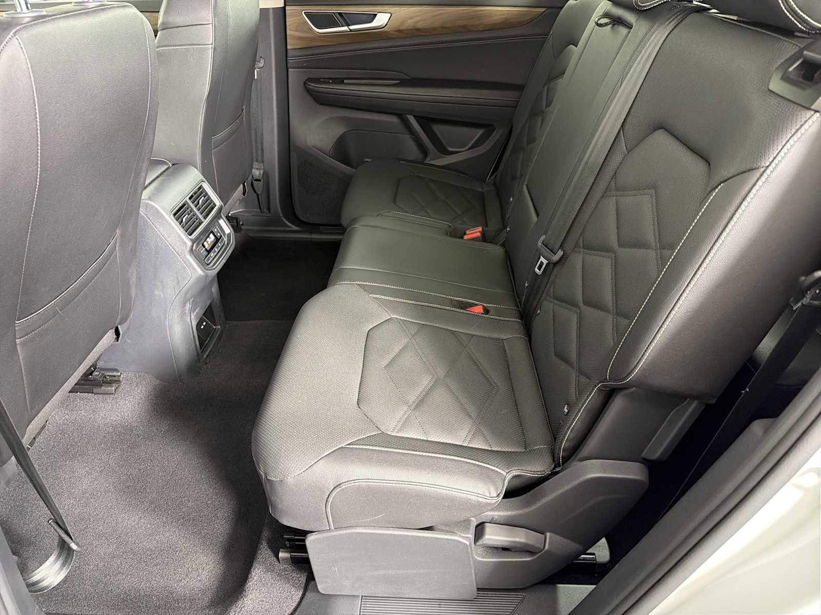 Used 2025 Volkswagen Atlas SE AWD/4WD image 21