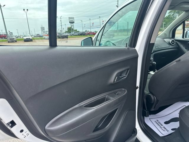 Used 2015 Chevrolet Trax LS FWD image 25